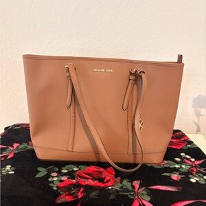 Michael Kors Jet Set Tote NWT
